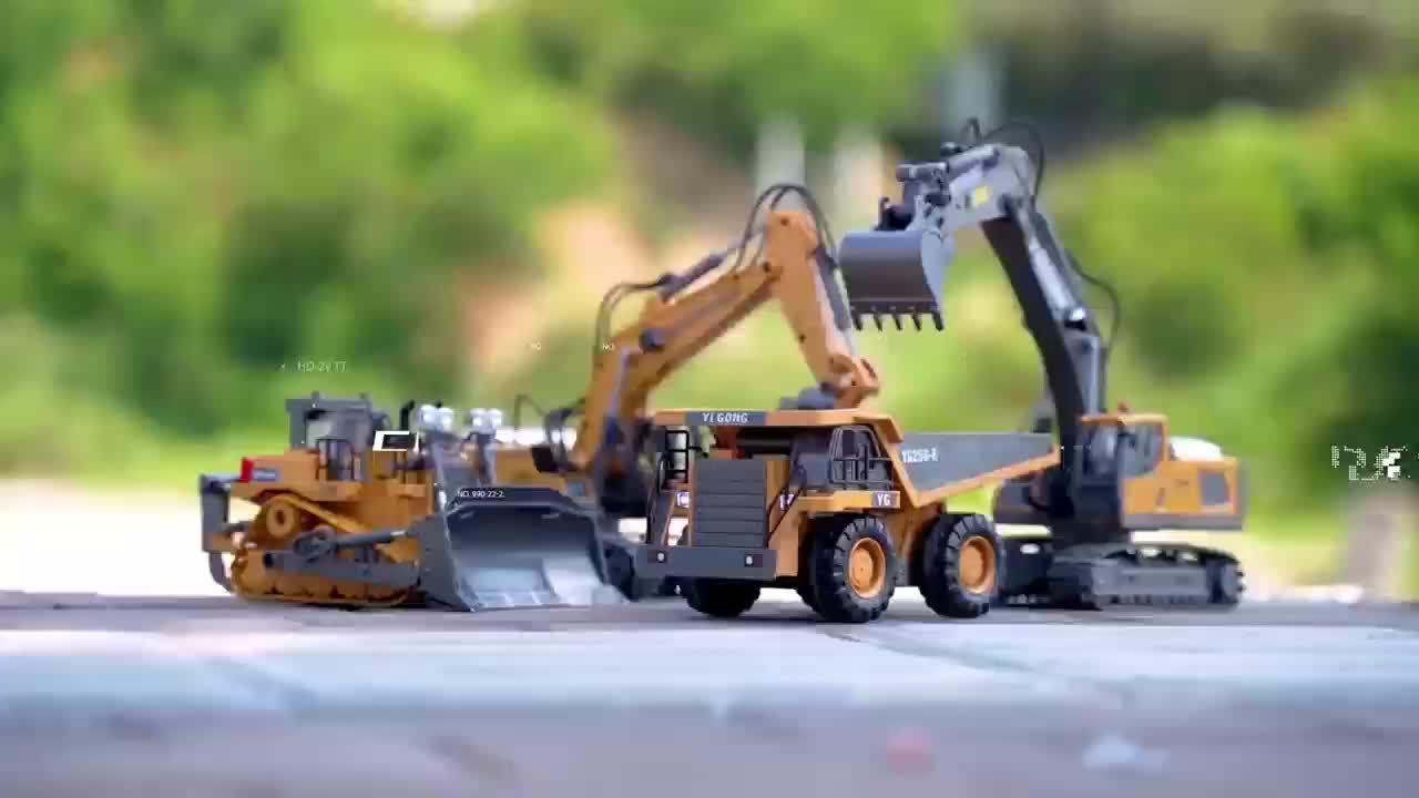 YIGONG 9-Channel Remote Control Excavator Toy with Lights and Sounds